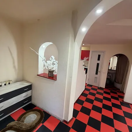 на фонтане Apartment Odesa