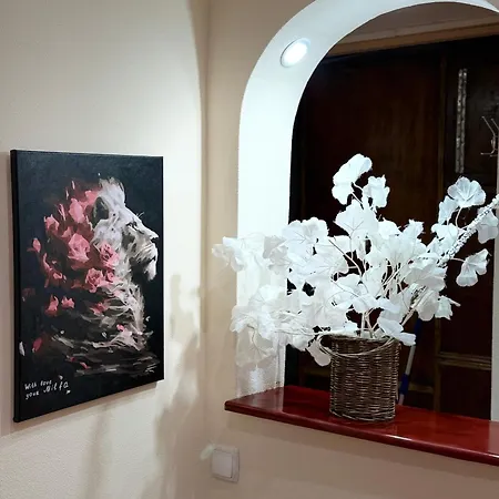 на фонтане Apartment